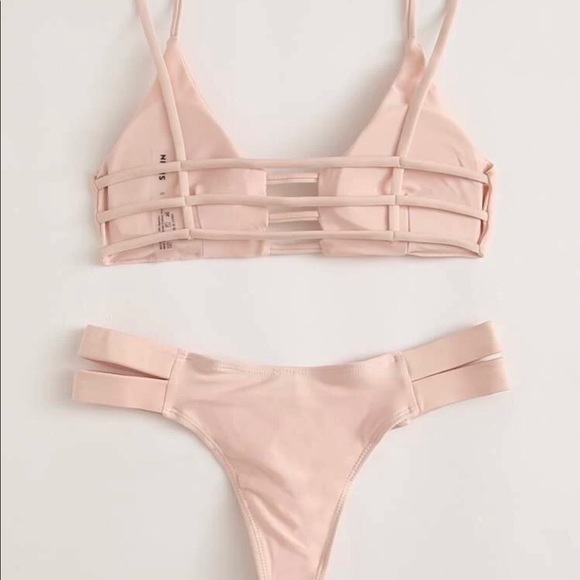 Bikini - Picture 3 of 3